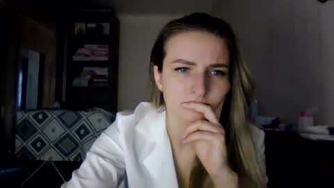 Snapshot of cora_fora chatting on 6, 1, 2026 cora_fora online show from 6, 1, 2026