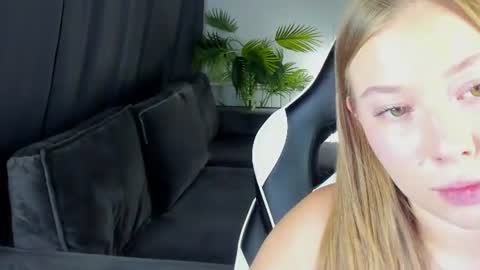 Coral1ne Clark online show from 19, 7, 2026
