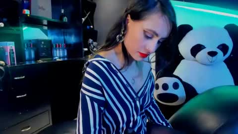 Coral  online show from 21, 2, 2025