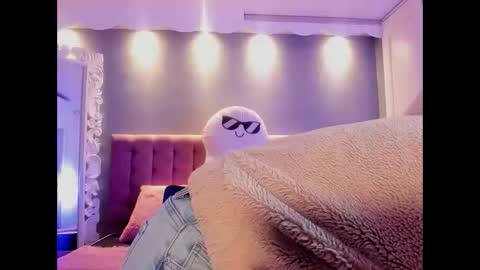 Snapshot of coral_gibson chatting on 4, 5, 2026 Coral online show from 4, 5, 2026
