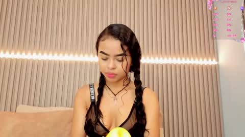 coralineross_ online show from 11, 3, 2025