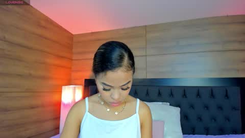 Snapshot of coralineross_ chatting on 17, 12, 2025 coralineross_ online show from 17, 12, 2025