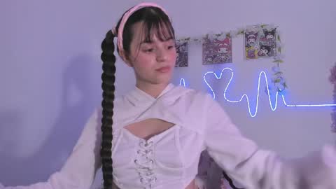 Coraline uwu     Bienvenidos al dulce mundo de Coraline    Hola amores soy Coraline  Una chica  tierna juguetona online show from 2, 5, 2026