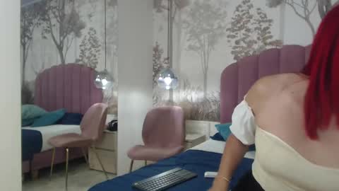 Snapshot of corineray chatting on 12, 9, 2025 corineray online show from 12, 9, 2025