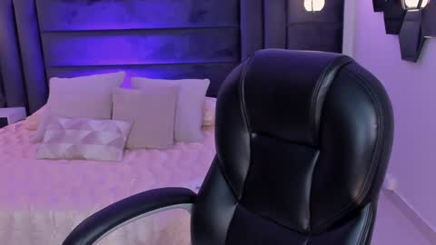 Corinne Russo online show from 5, 2, 2025