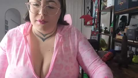 Snapshot of cosplaybruja305 chatting on 26, 7, 2026 Miss Mei online show from 26, 7, 2026