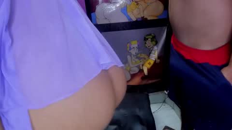 couple_hot2001 online show from 13, 10, 2025