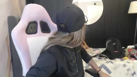 Ashley and Niko online show from 5, 6, 2026