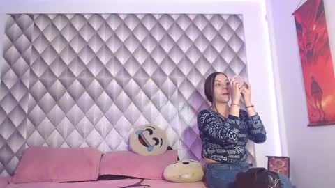 Couplelatin online show from 18, 4, 2026