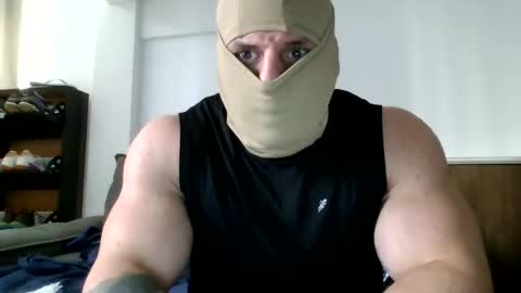 couplemuscle40 online show from 10, 9, 2025