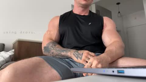 couplemuscle40 online show from 8, 10, 2025