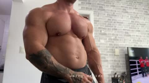 Snapshot of couplemuscle40 chatting on 5, 6, 2026 couplemuscle40 online show from 5, 6, 2026