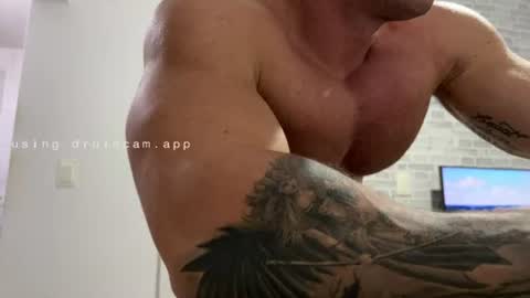 Snapshot of couplemuscle40 chatting on 14, 6, 2026 couplemuscle40 online show from 14, 6, 2026