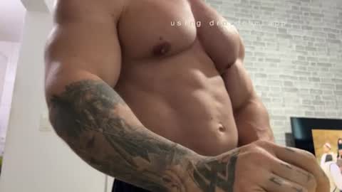 couplemuscle40 online show from 17, 6, 2026