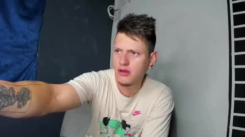 crazy_acouple_donpillo online show from 3, 3, 2025