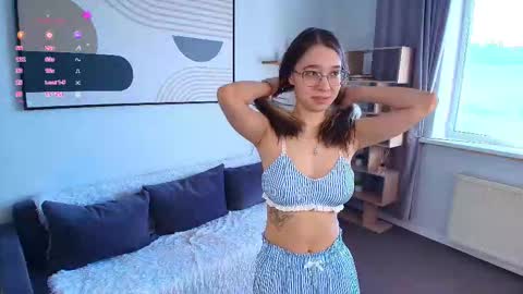 Snapshot of crazy_selfi chatting on 17, 3, 2026 Emma online show from 17, 3, 2026