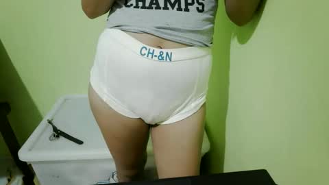 Snapshot of crazychicks4u chatting on 15, 11, 2025 crazychicks4u online show from 15, 11, 2025