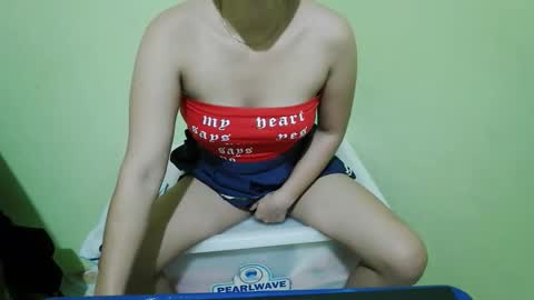 Snapshot of crazychicks4u chatting on 26, 11, 2025 crazychicks4u online show from 26, 11, 2025