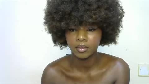 Snapshot of creamybabee chatting on 18, 1, 2025 queen online show from 18, 1, 2025