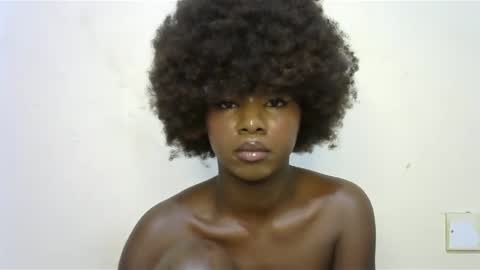 Snapshot of creamybabee chatting on 19, 1, 2025 queen online show from 19, 1, 2025