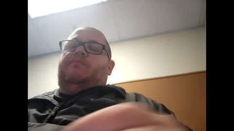 Snapshot of creeeping_death chatting on 3, 1, 2025 The hopeless romantic online show from 3, 1, 2025