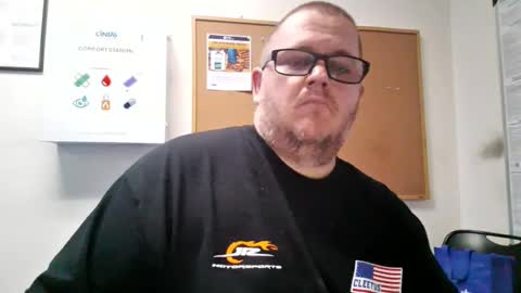 Snapshot of creeeping_death chatting on 14, 9, 2025 The hopeless romantic online show from 14, 9, 2025