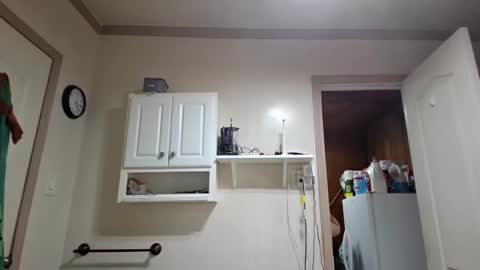 Snapshot of creeeping_death chatting on 3, 10, 2025 The hopeless romantic online show from 3, 10, 2025