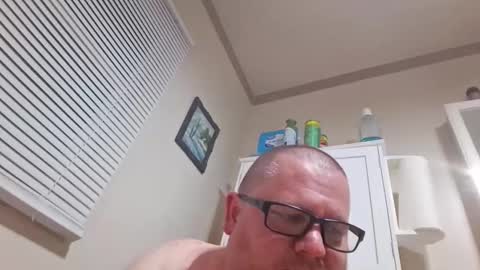 Snapshot of creeeping_death chatting on 21, 11, 2025 The hopeless romantic online show from 21, 11, 2025