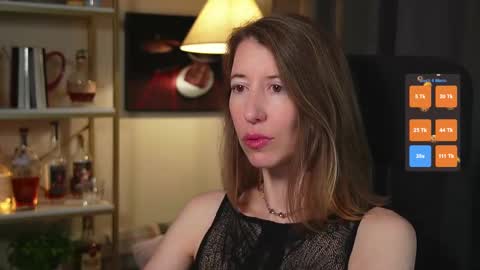 Snapshot of creme_dela_creme chatting on 11, 11, 2025 Quinn de la Creme online show from 11, 11, 2025