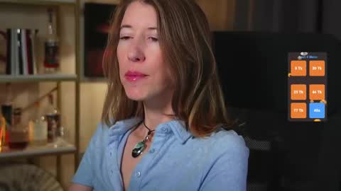 Snapshot of creme_dela_creme chatting on 13, 11, 2025 Quinn de la Creme online show from 13, 11, 2025