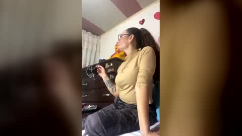 Snapshot of crespavale chatting on 19, 3, 2026 crespavale online show from 19, 3, 2026