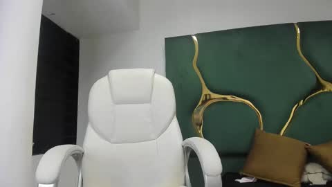 Criistaal   online show from 3, 2, 2025