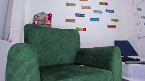 Snapshot of cris_stone chatting on 10, 11, 2025 cristian online show from 10, 11, 2025