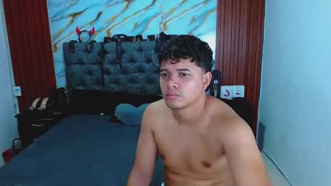 CRISANDMERY online show from 4, 3, 2026