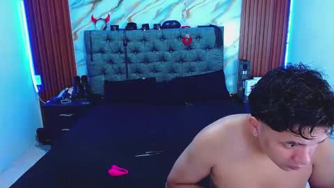 CRISANDMERY online show from 11, 6, 2026