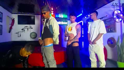 Snapshot of crismens chatting on 2, 12, 2025 crismens online show from 2, 12, 2025