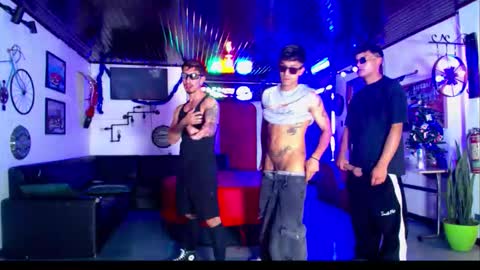 Snapshot of crismens chatting on 17, 12, 2025 crismens online show from 17, 12, 2025