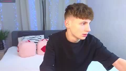 Snapshot of crisp1n chatting on 27, 11, 2025 Chris online show from 27, 11, 2025