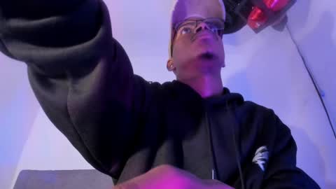 criss_zuri online show from 28, 4, 2026