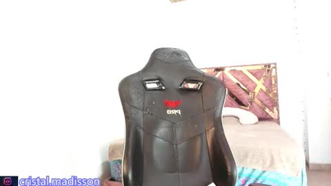 Snapshot of cristal_madissonn chatting on 5, 3, 2026 cristal madissonn online show from 5, 3, 2026