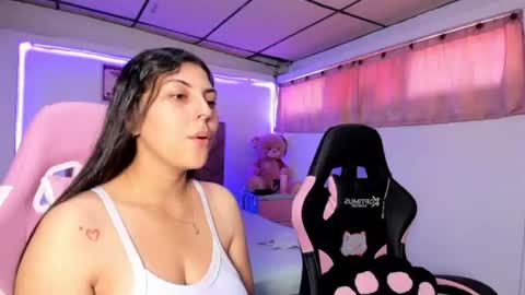 cristal_smith20 online show from 9, 6, 2026