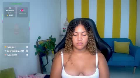 Snapshot of cristal_war chatting on 4, 12, 2025 Cristal online show from 4, 12, 2025