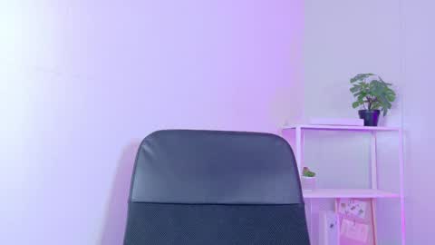 Snapshot of cristalcornner_ chatting on 4, 4, 2026 Nicole Connection time 220pm-910pmCol online show from 4, 4, 2026