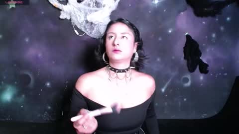 Cristal de Leon online show from 27, 9, 2025