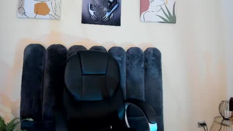 cristalfoxy_ online show from 11, 6, 2026