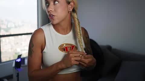 Snapshot of cristalhill chatting on 28, 3, 2026 Laura online show from 28, 3, 2026