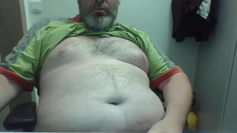 Snapshot of crouch1 chatting on 15, 9, 2025 Crouch1 online show from 15, 9, 2025