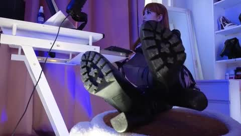 Snapshot of cruel_siren chatting on 14, 12, 2025 Cruel Siren online show from 14, 12, 2025