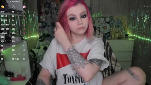 Snapshot of cryptobjgirlv2 chatting on 19, 12, 2024 Lilith online show from 19, 12, 2024