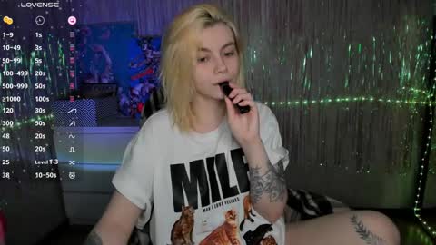 Snapshot of cryptobjgirlv2 chatting on 13, 2, 2025 Lilith online show from 13, 2, 2025